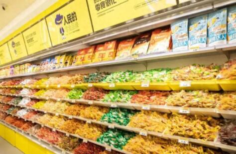 休闲零食赛道“冰火”两重天，良品铺子们的生意被抢：怎么办？